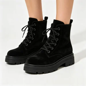 Black High-Top Outdoor Boots